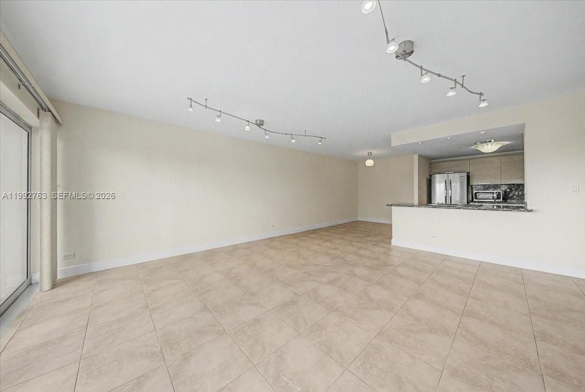2451 Brickell Ave 4F photo 3