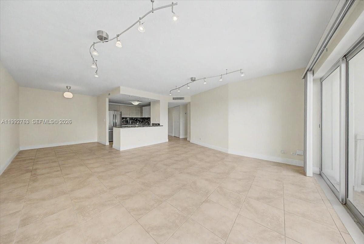 2451 Brickell Ave 4F photo 5