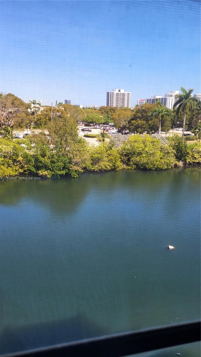 3401 N Country Club Dr 402 photo 9
