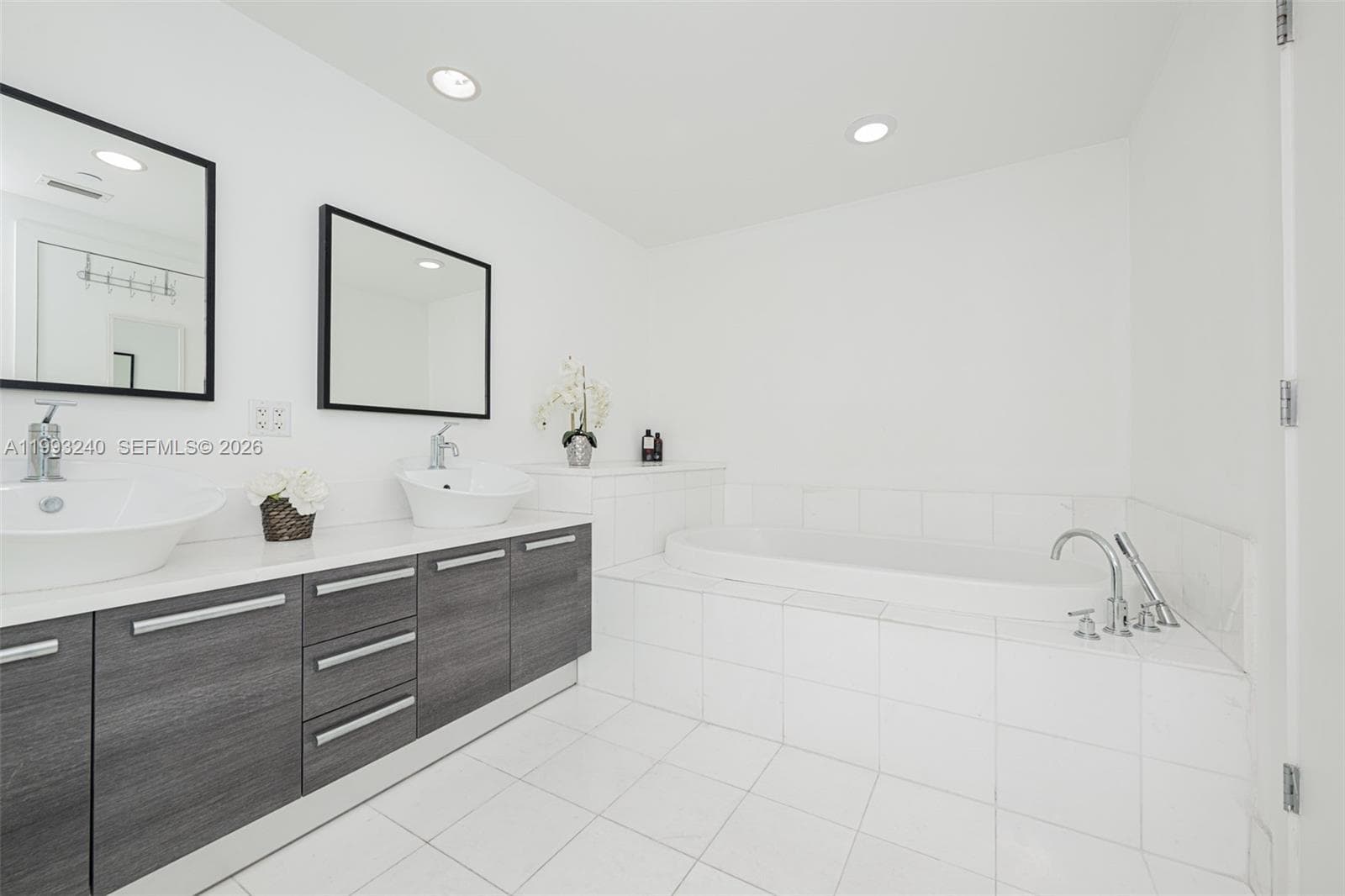 2950 NE 188th St 139 photo 25