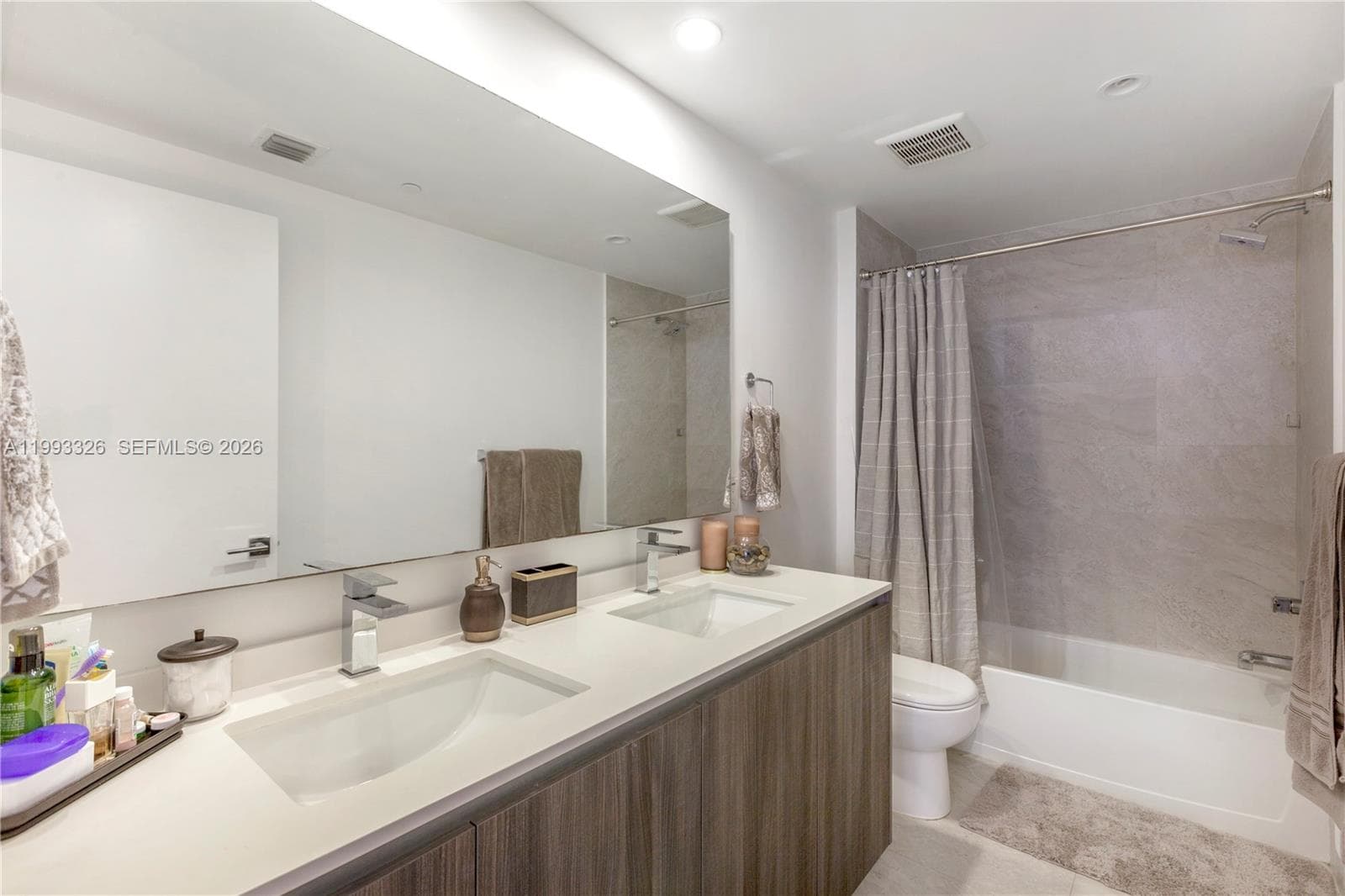 488 NE 18th St 909 photo 5