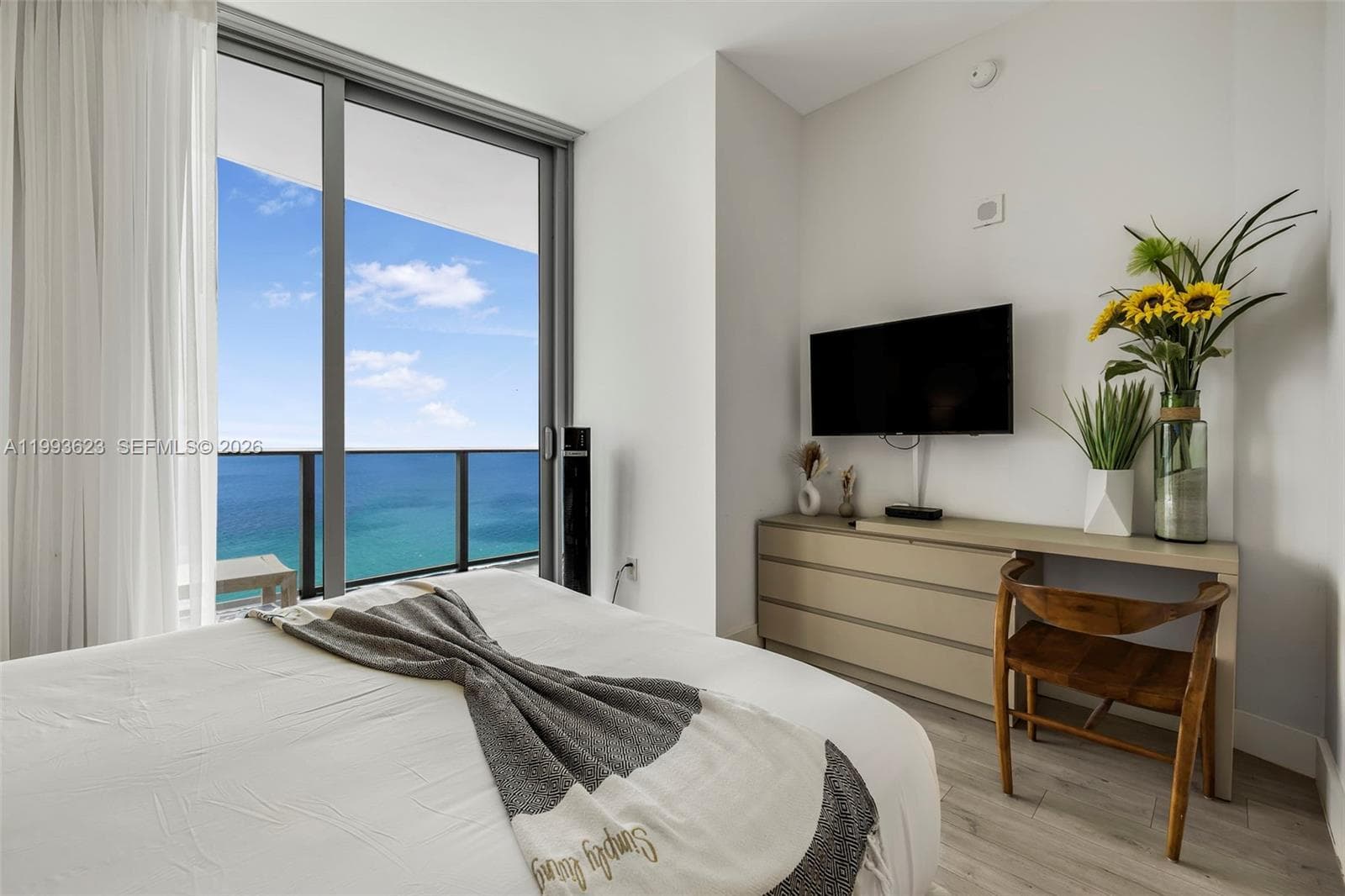 4111 Ocean Dr LPH1 photo 13