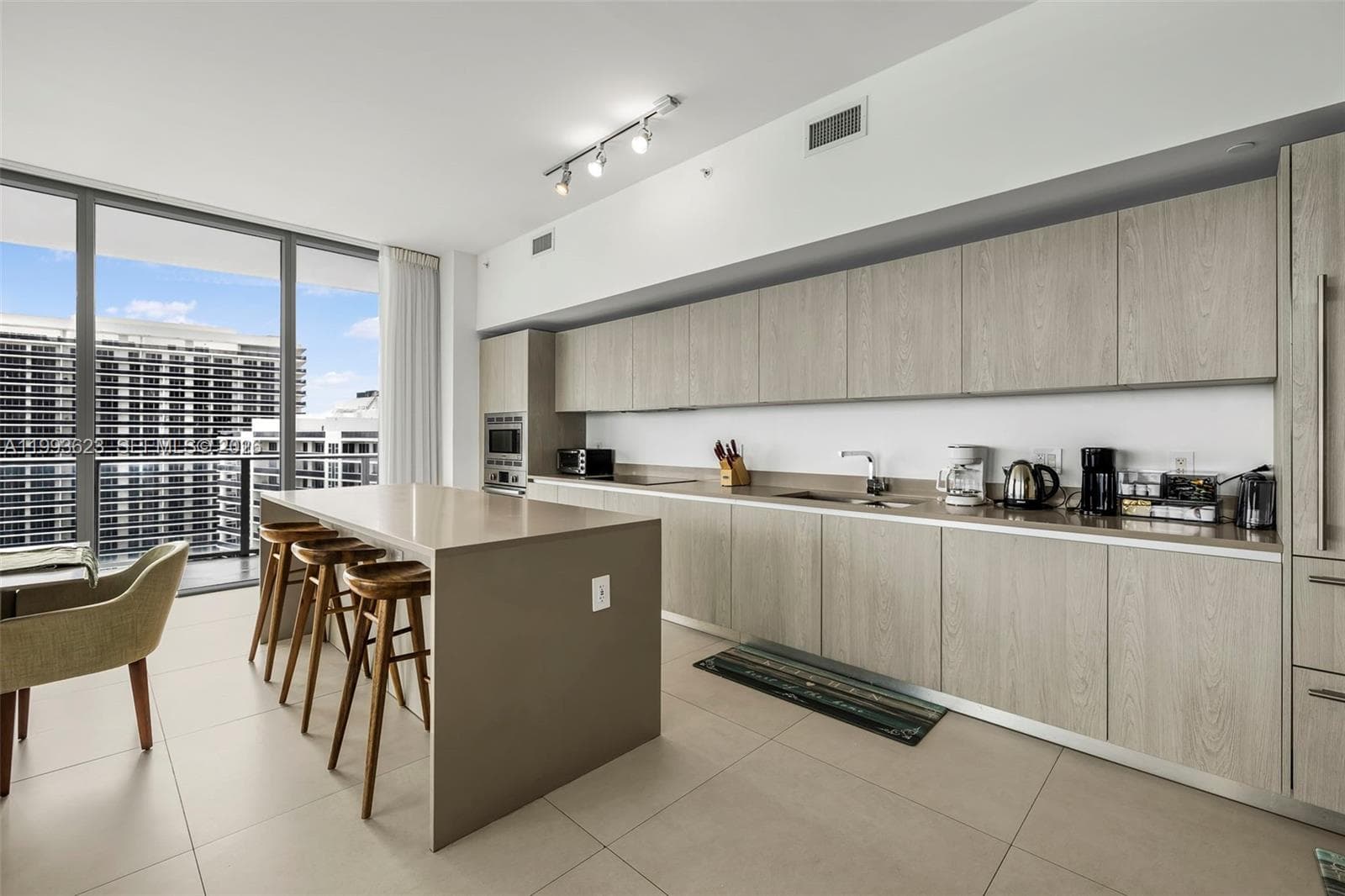 4111 Ocean Dr 3