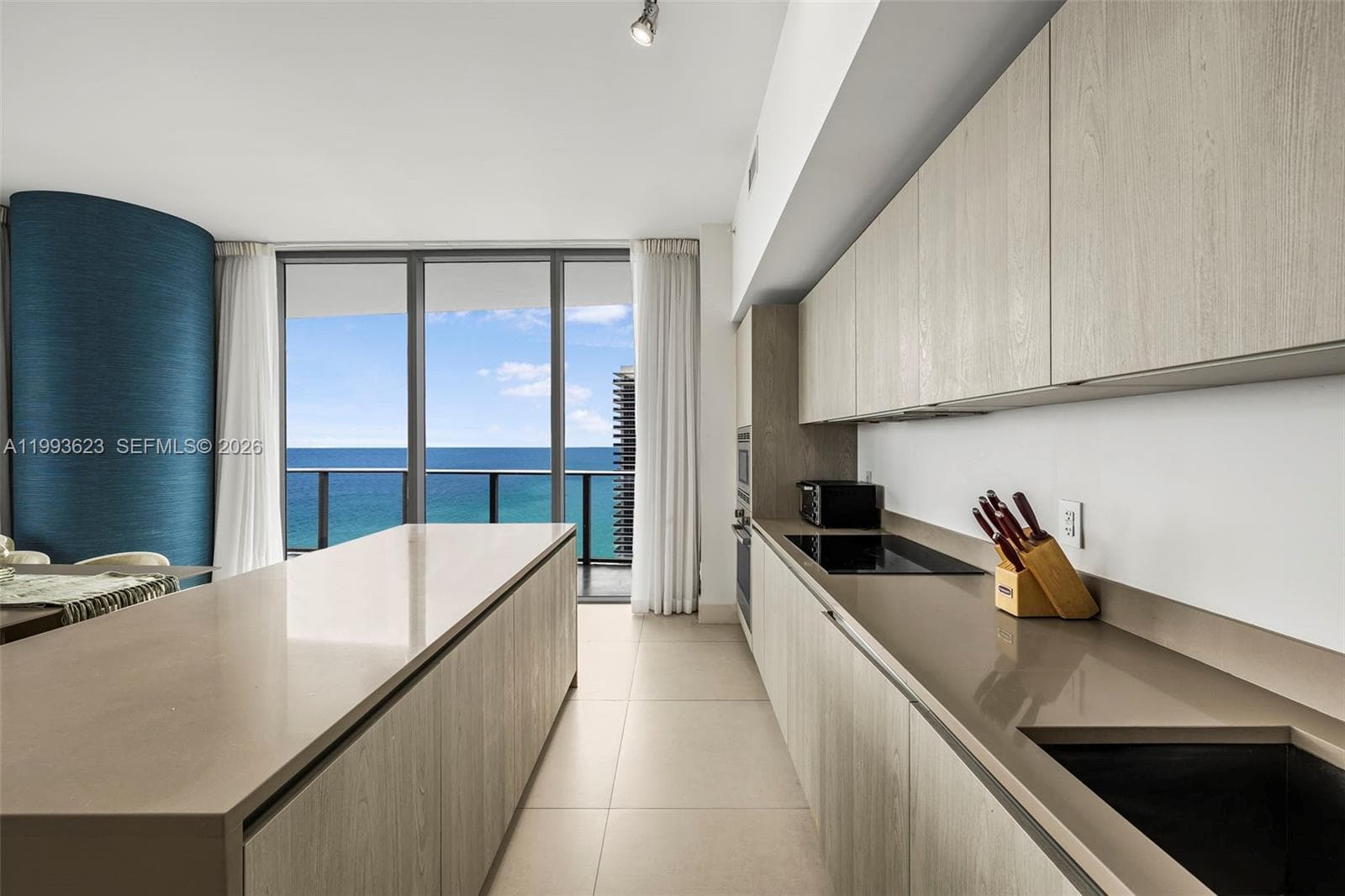 4111 Ocean Dr LPH1 photo 8