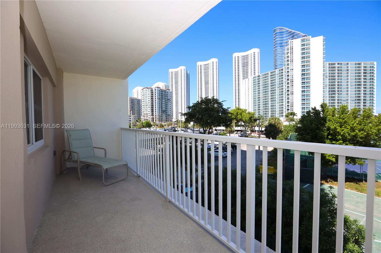300 Bayview Dr 216 photo 2
