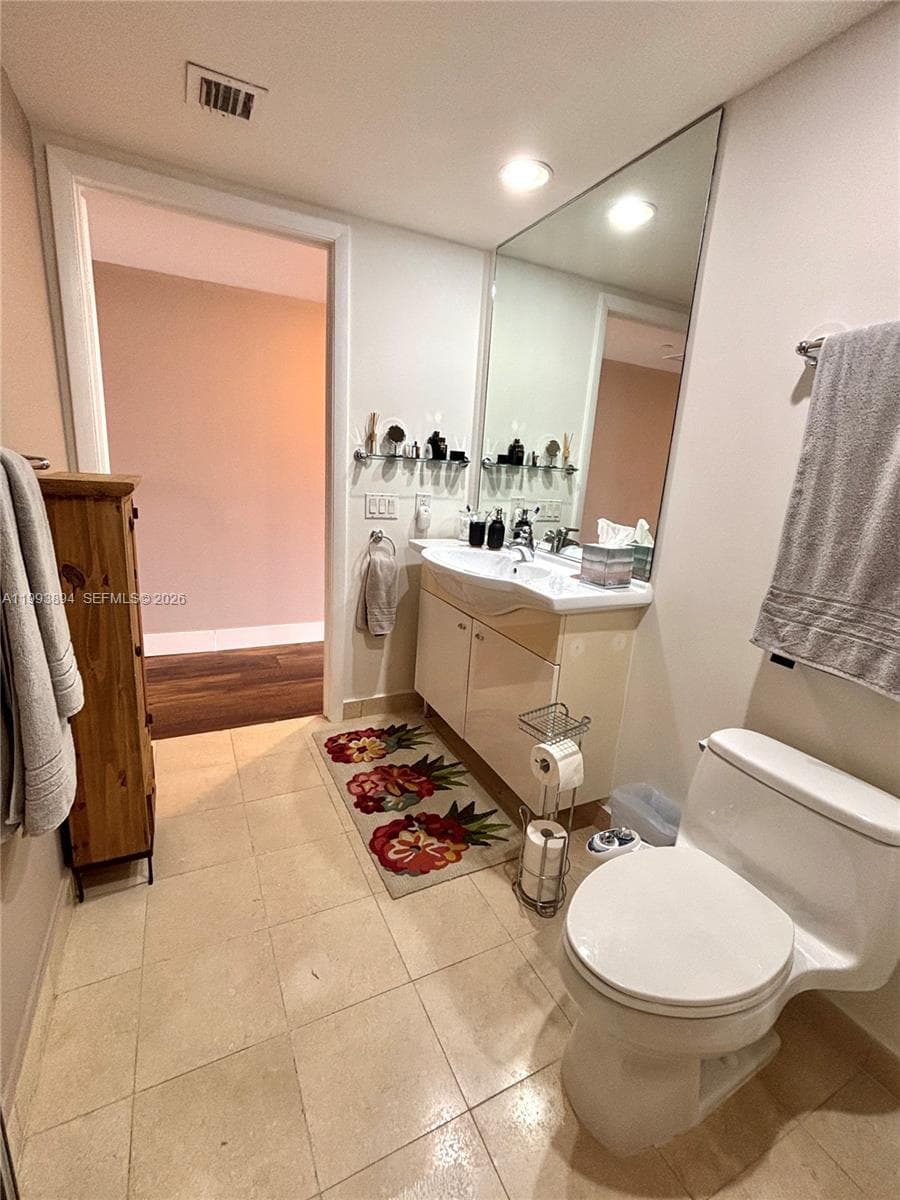 1830 Ocean Dr 4505 photo 16