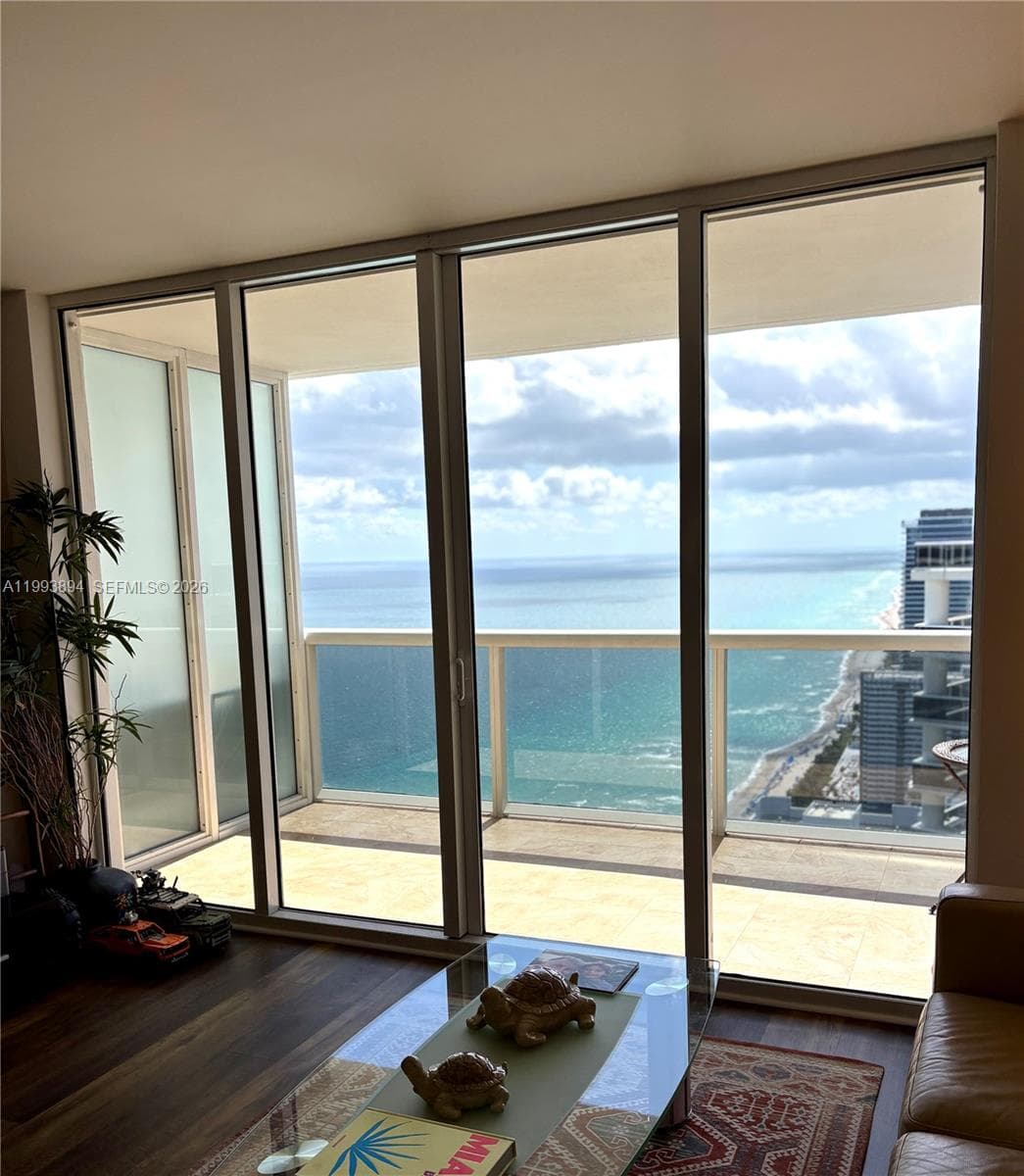 1830 Ocean Dr 3