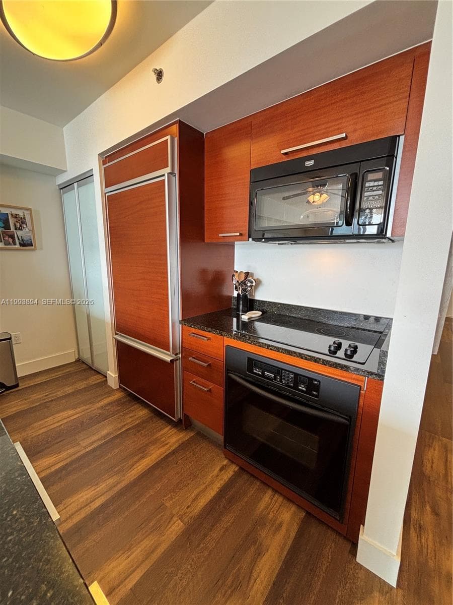 1830 Ocean Dr 5