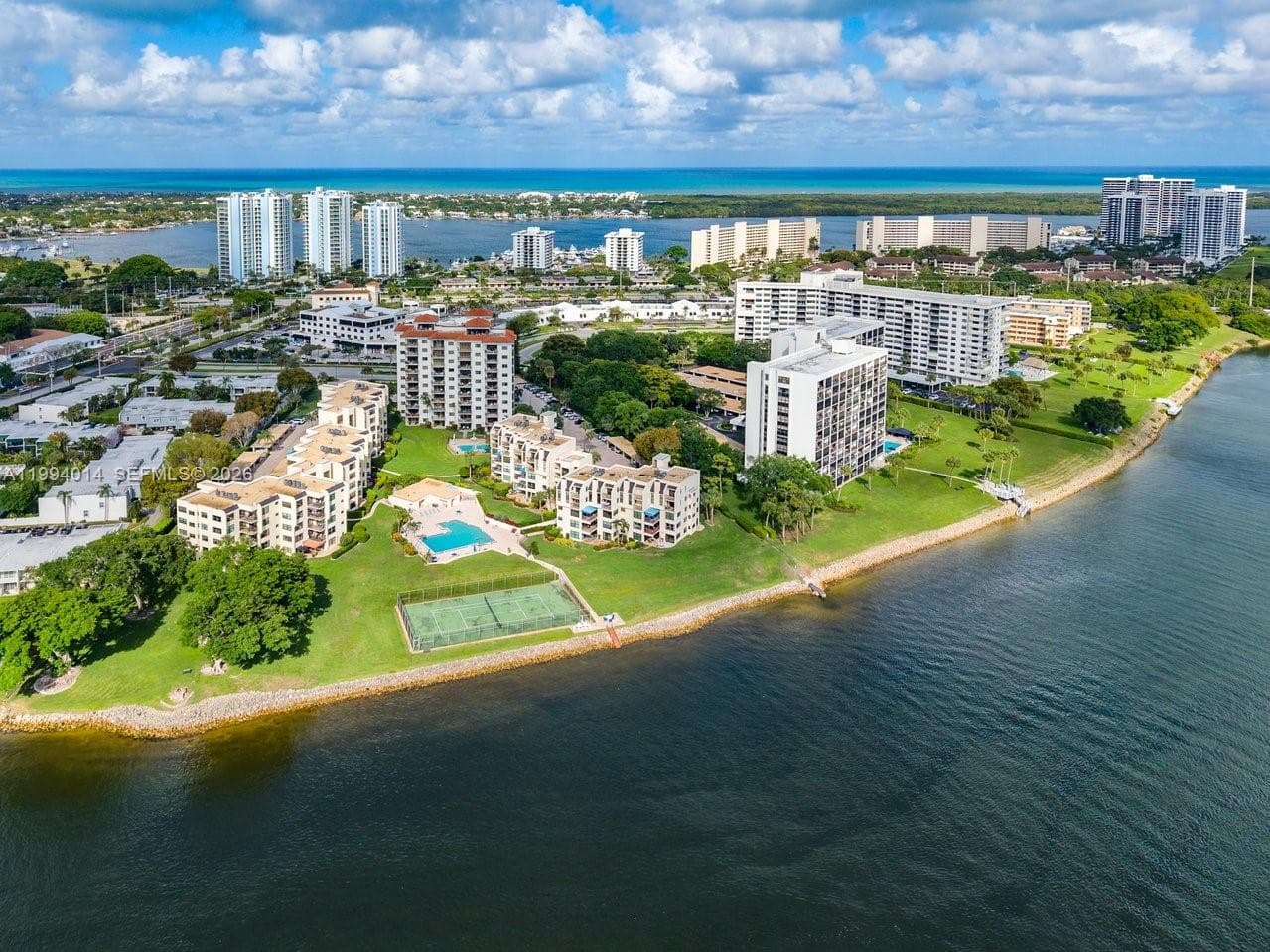 364 Golfview Rd 1