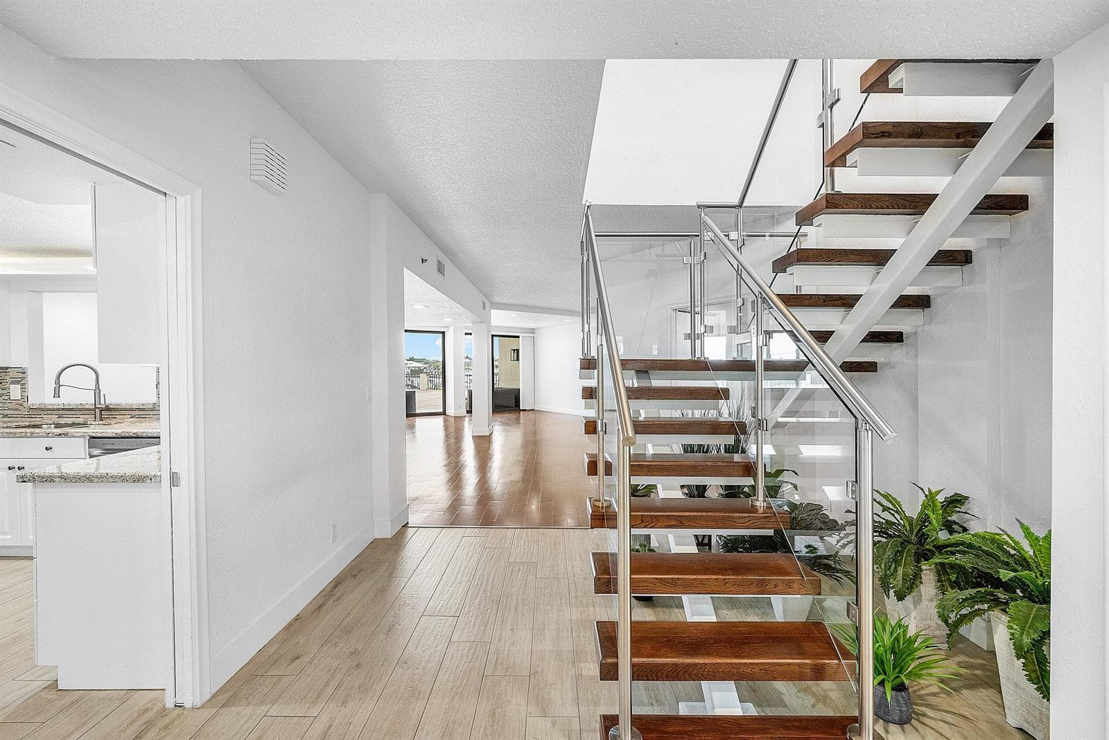 1035 S Federal Highway #213 4