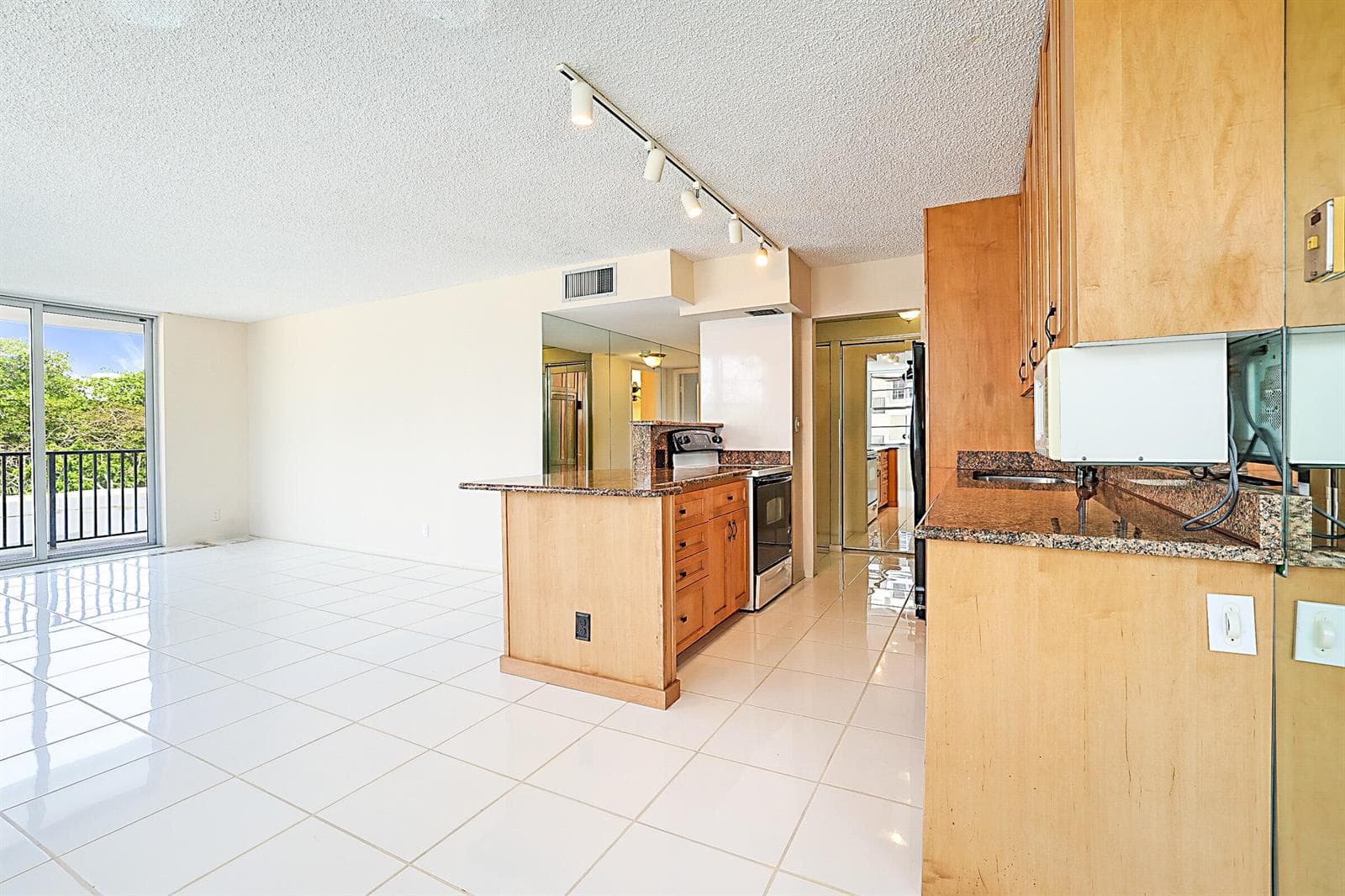2121 N Ocean Boulevard #302e 1