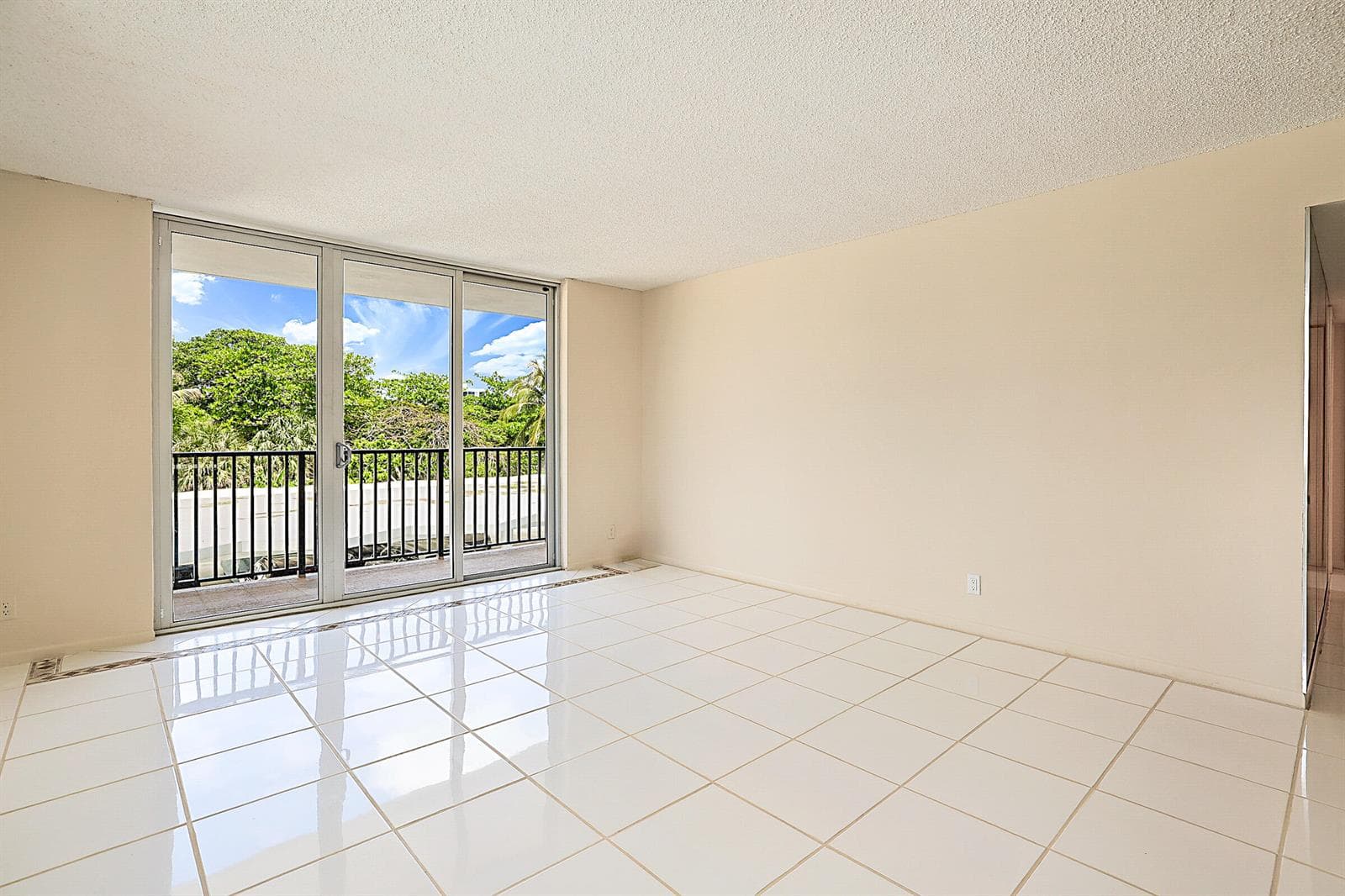 2121 N Ocean Boulevard #302e 4