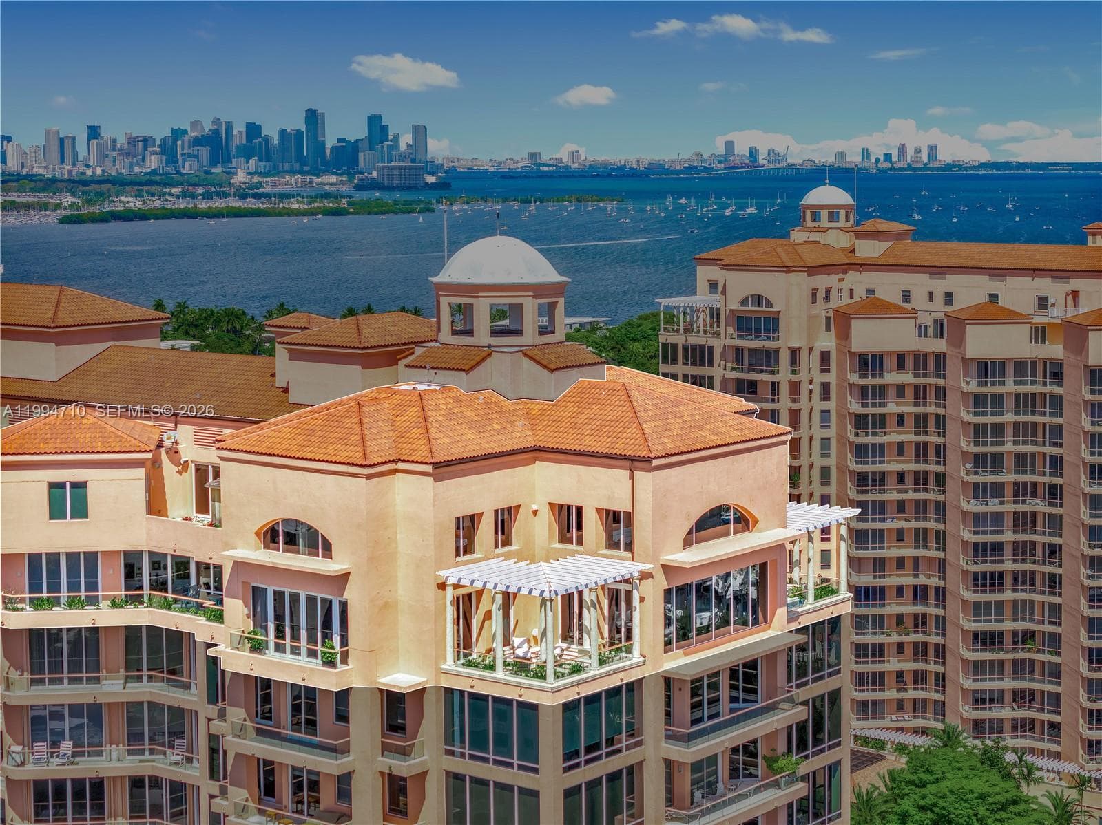 60 Edgewater Dr 2