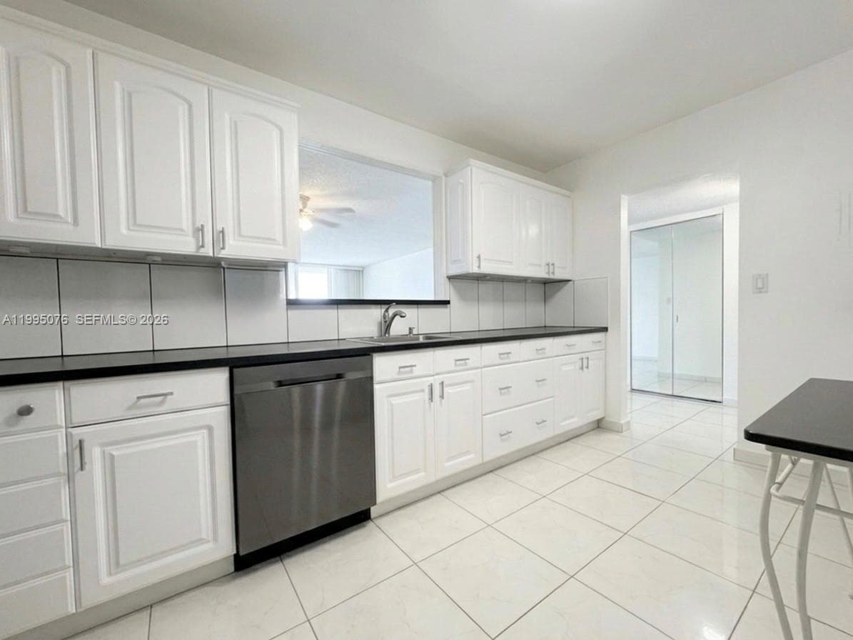 3800 S Ocean Dr 816 photo 2