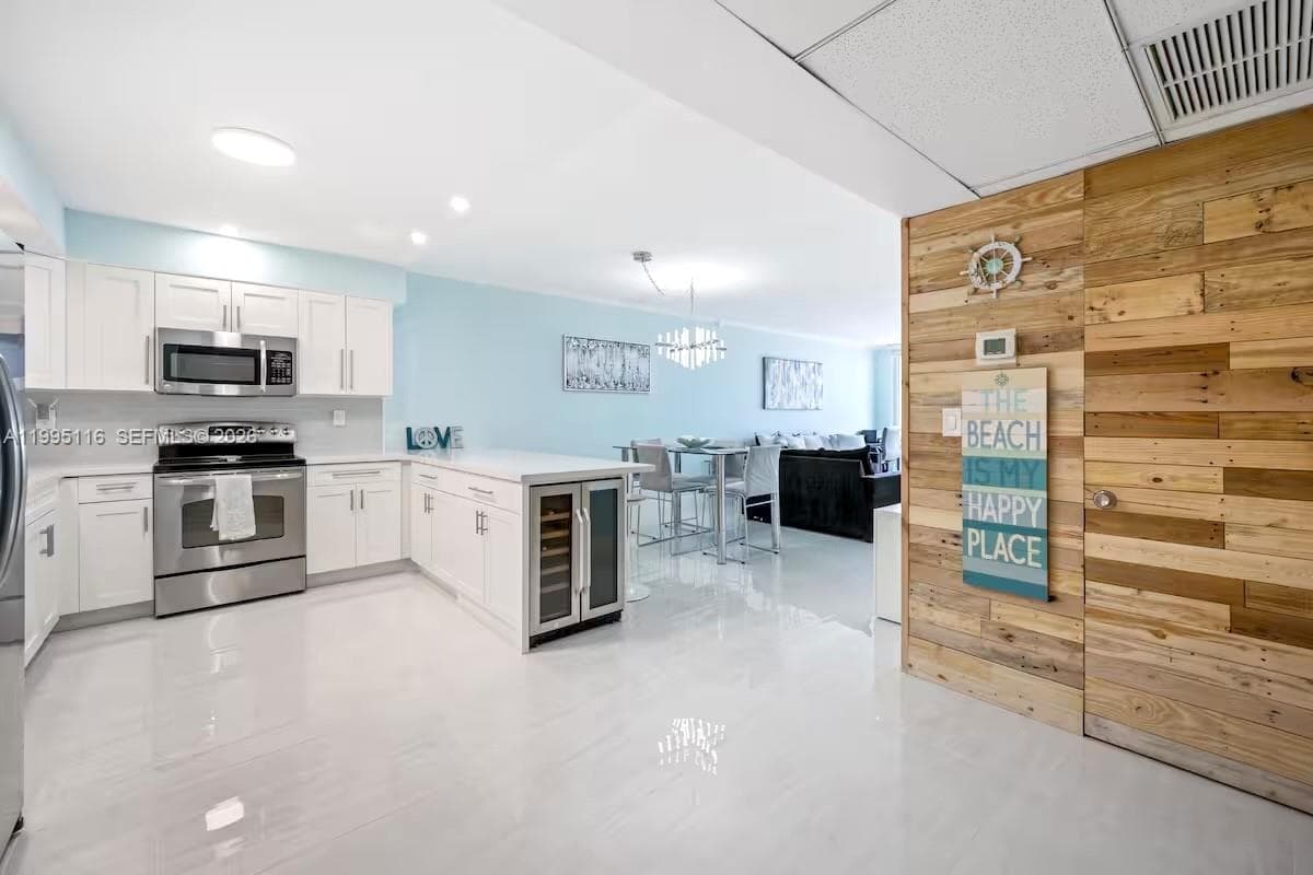 19370 Collins Ave 1121 photo 3