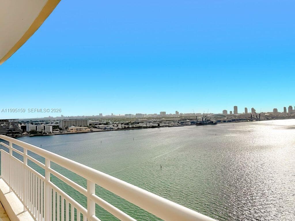 808 Brickell Key Dr 2002 photo 2