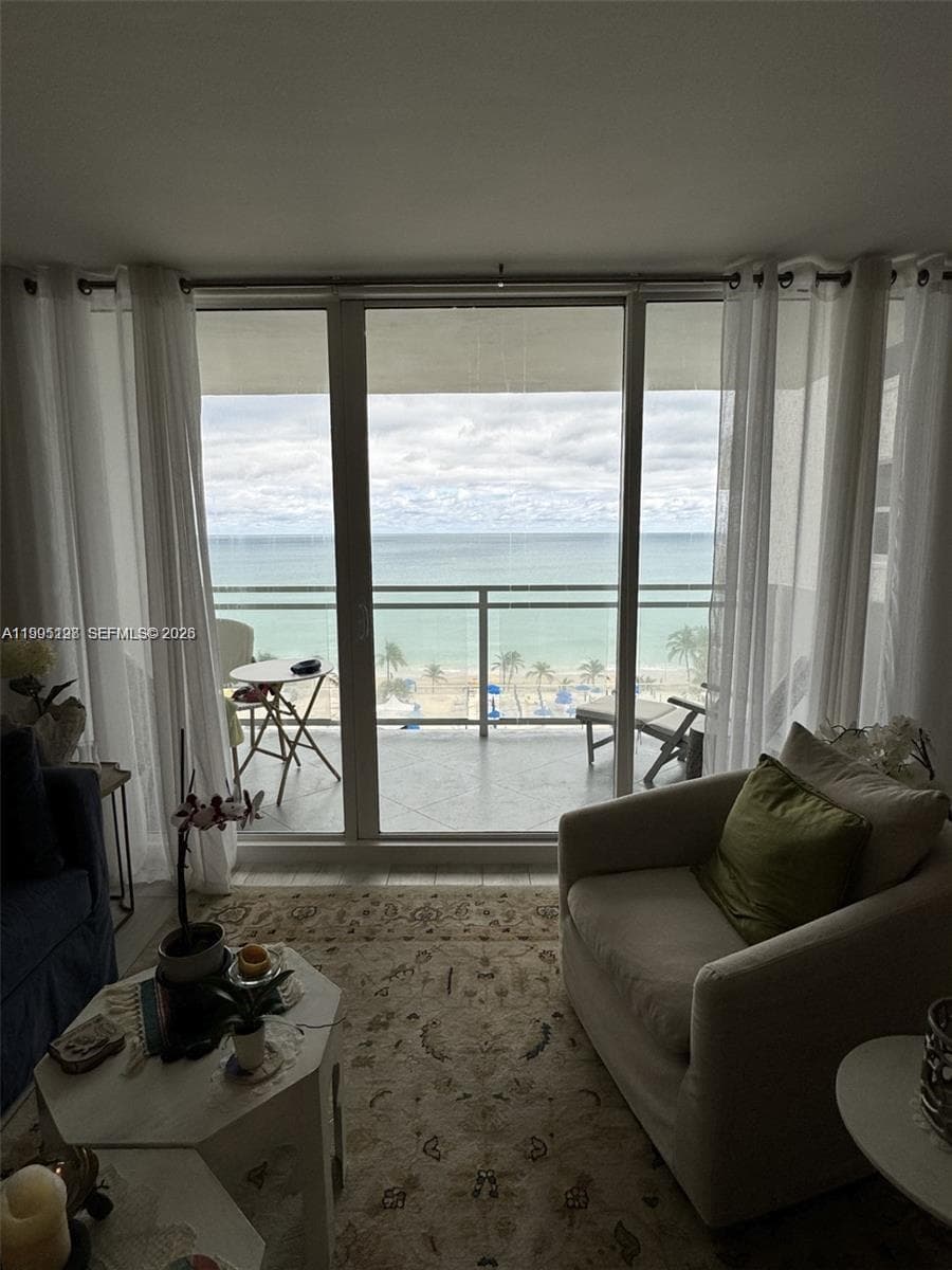 2030 S Ocean Dr 815 photo 2