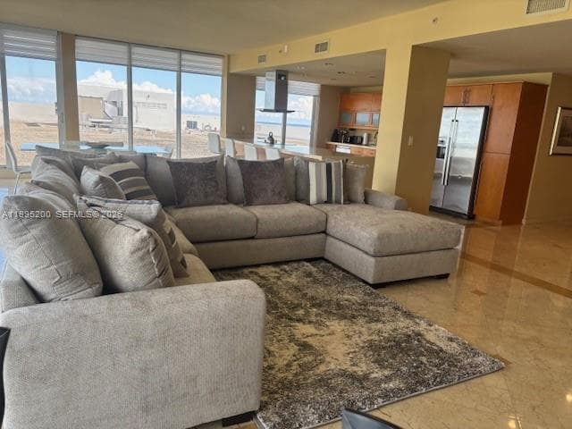 100 Lincoln Rd 5