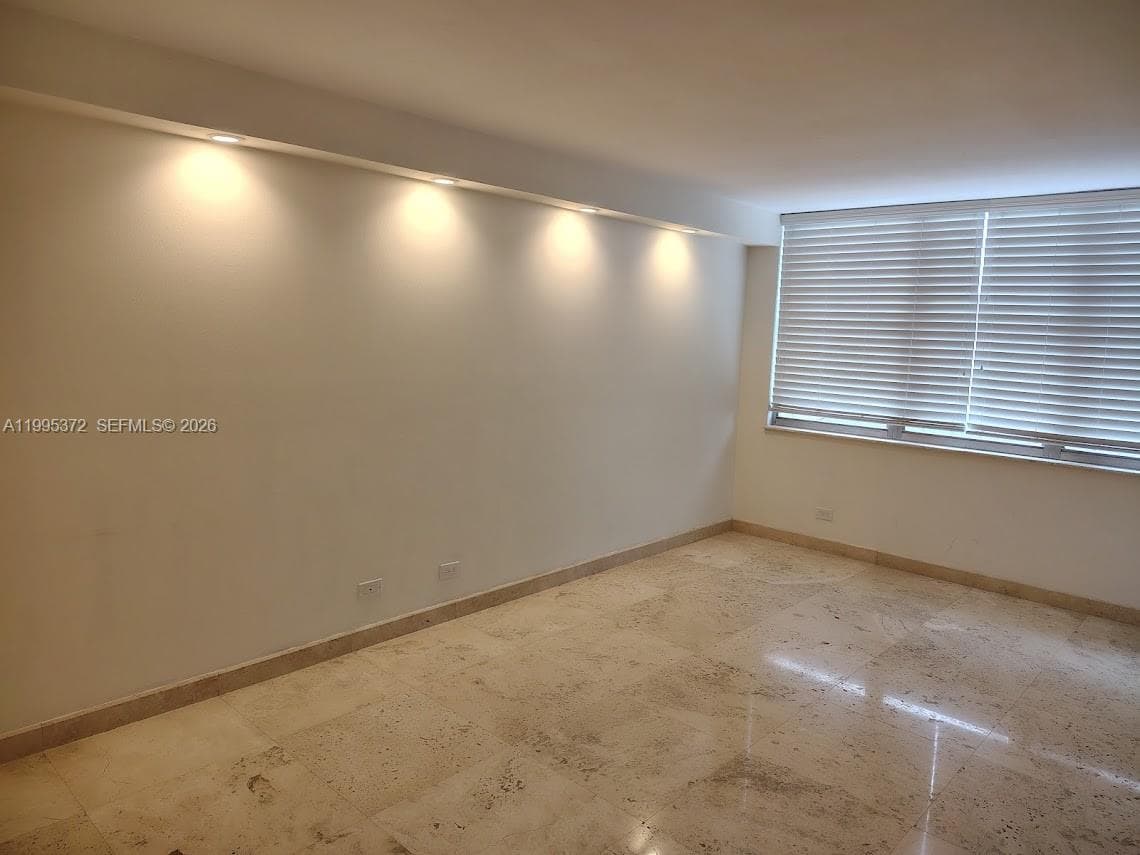 6039 Collins Ave 407 photo 4