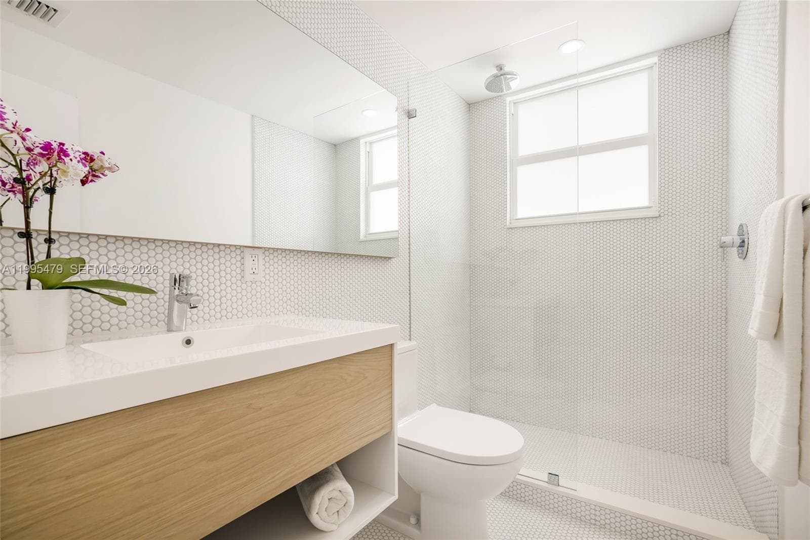 9881 E Bay Harbor Dr 401 photo 9