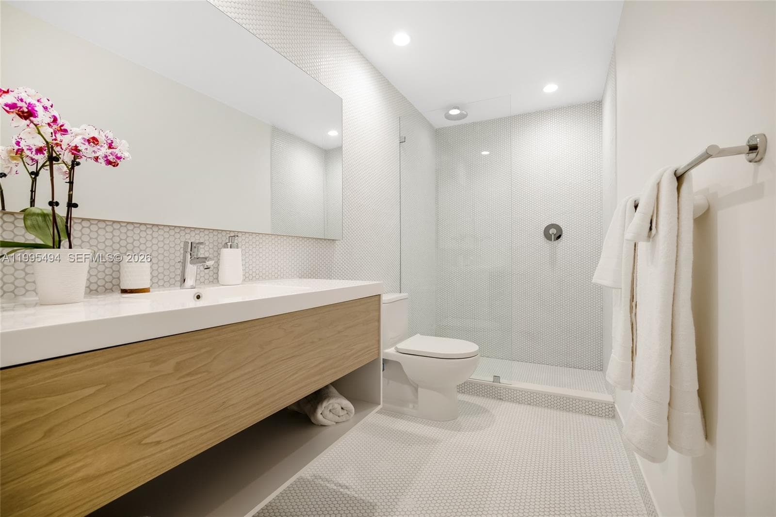 9881 E Bay Harbor Dr 502 photo 7