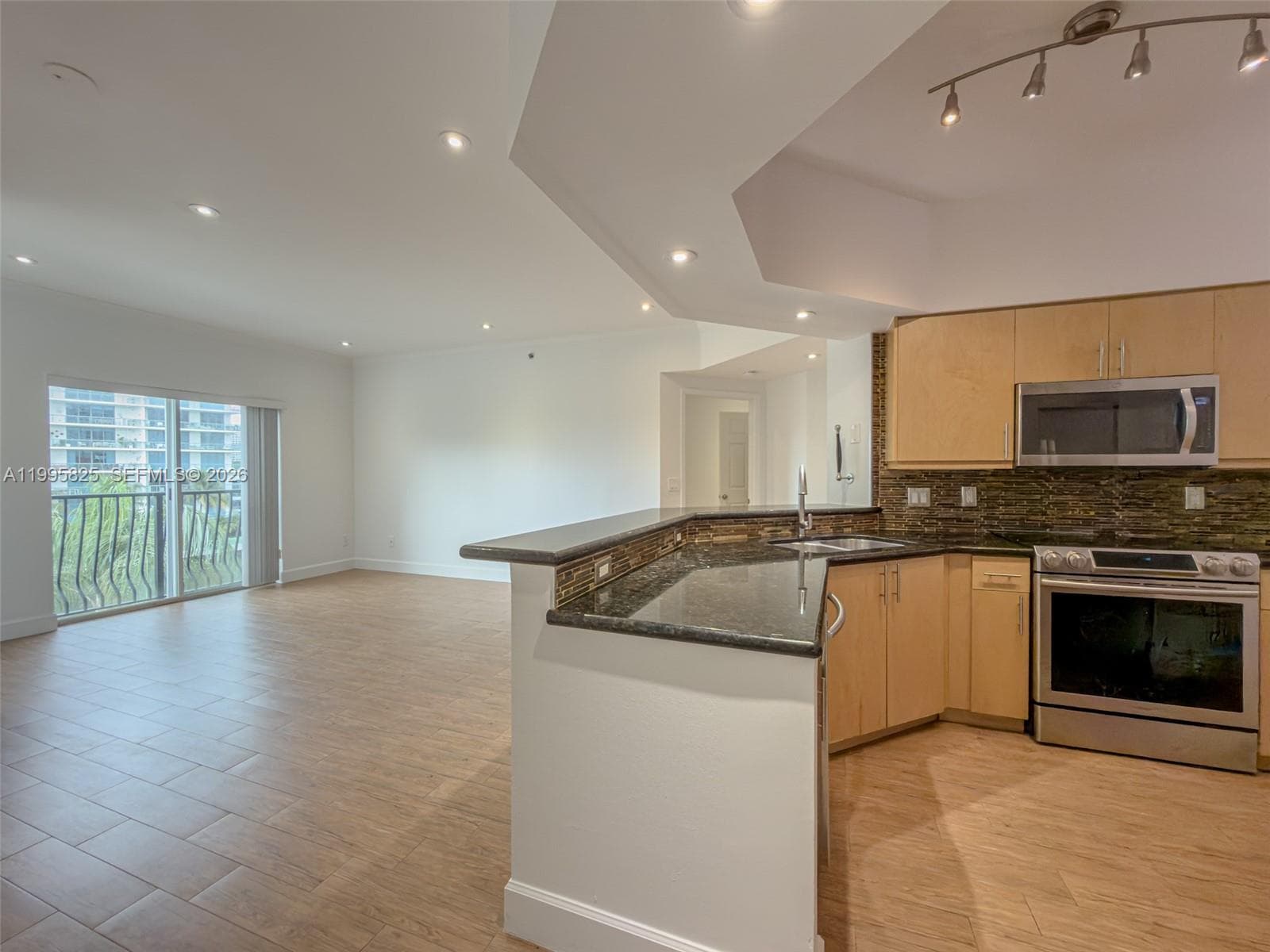 3245 NE 184th St 13405 photo 6