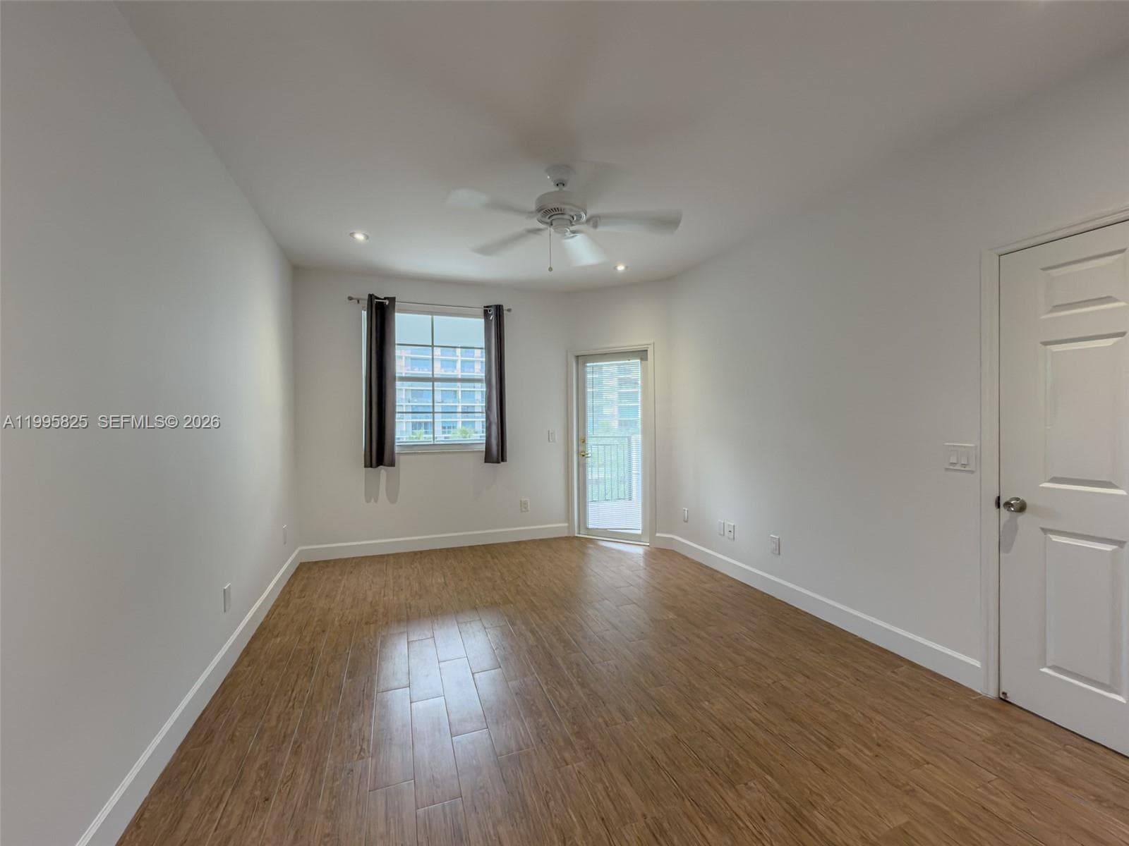 3245 NE 184th St 13405 photo 17