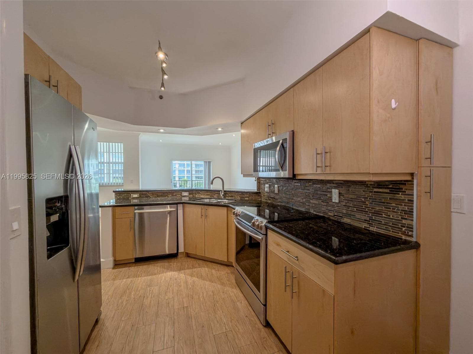 3245 NE 184th St 13405 photo 3