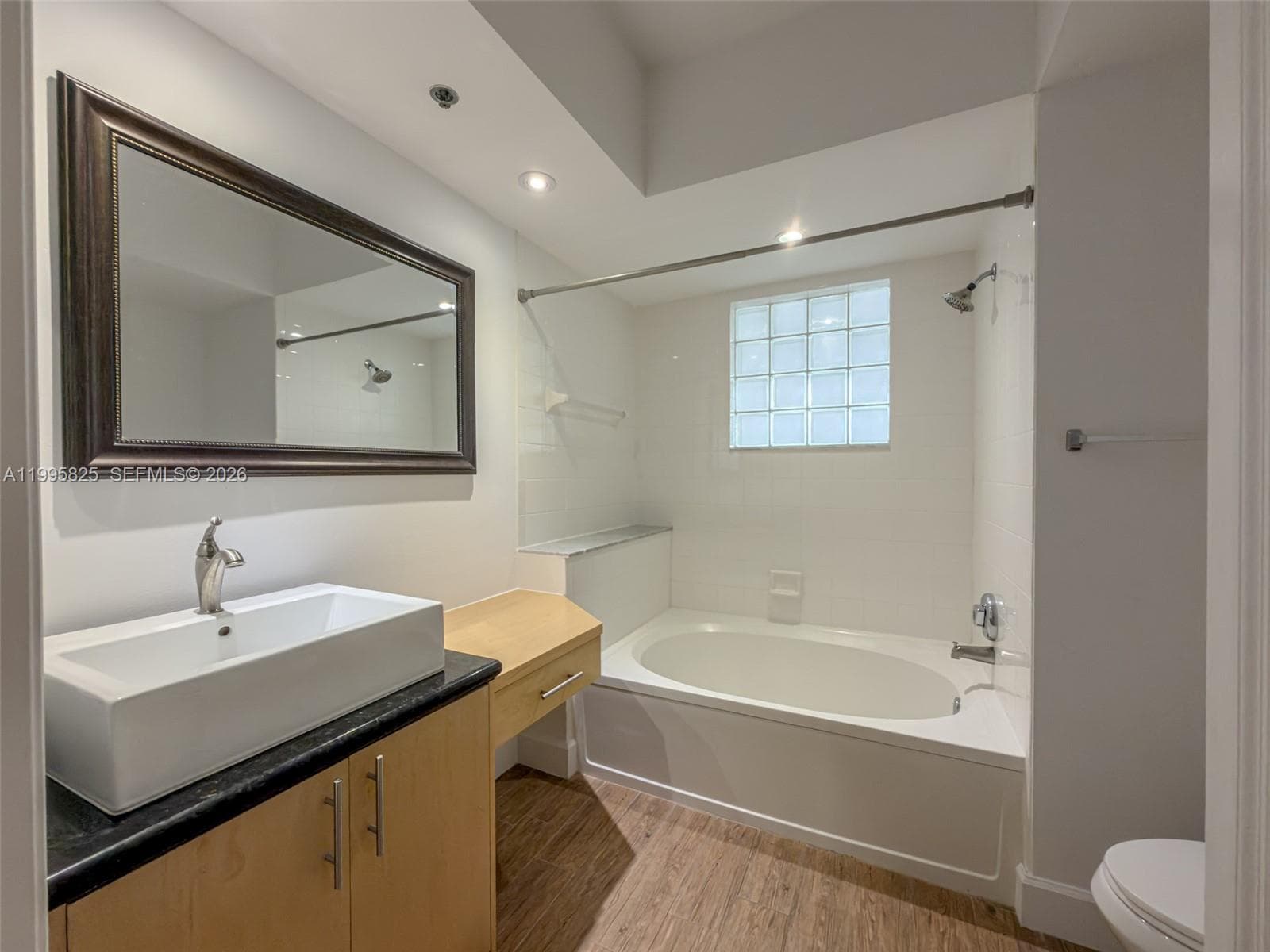 3245 NE 184th St 13405 photo 25