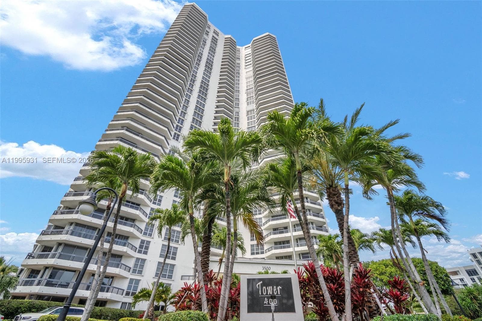 3500 Mystic Pointe Dr 3001 photo 9