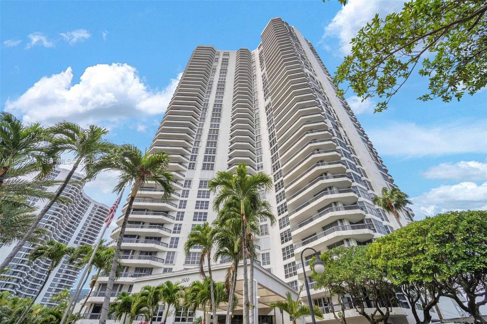 3500 Mystic Pointe Dr 3001 photo 8