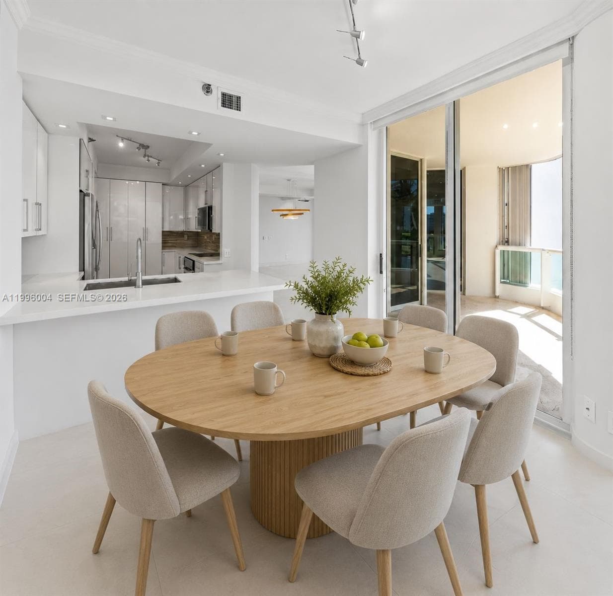 21150 Point Pl 701 photo 18