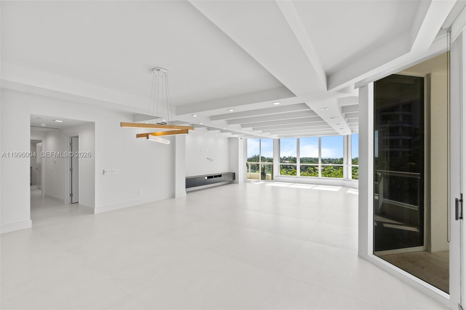 21150 Point Pl 701 photo 8