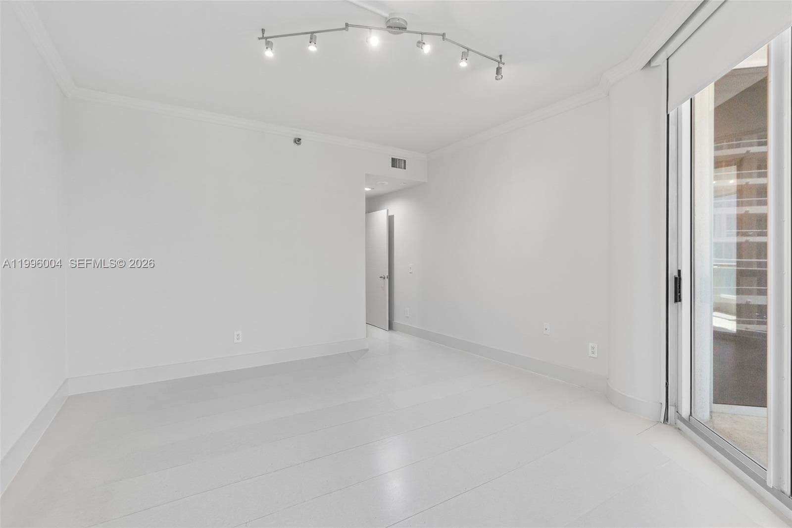 21150 Point Pl 701 photo 21