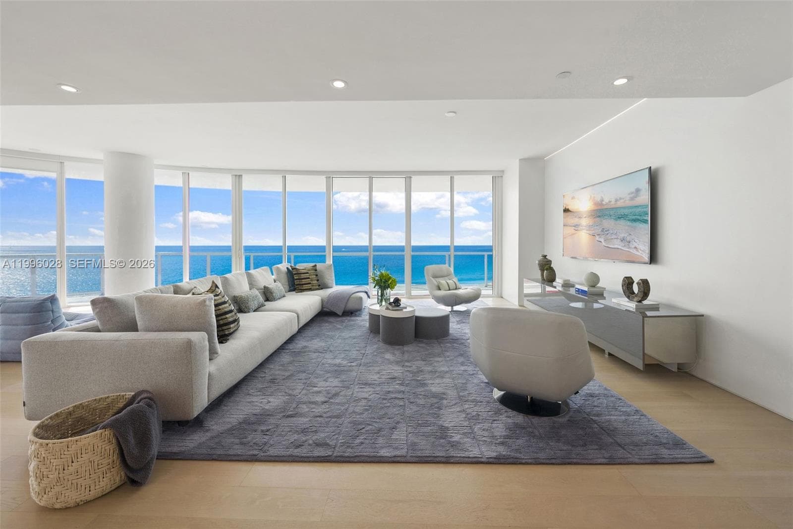 100 Pointe Dr 3