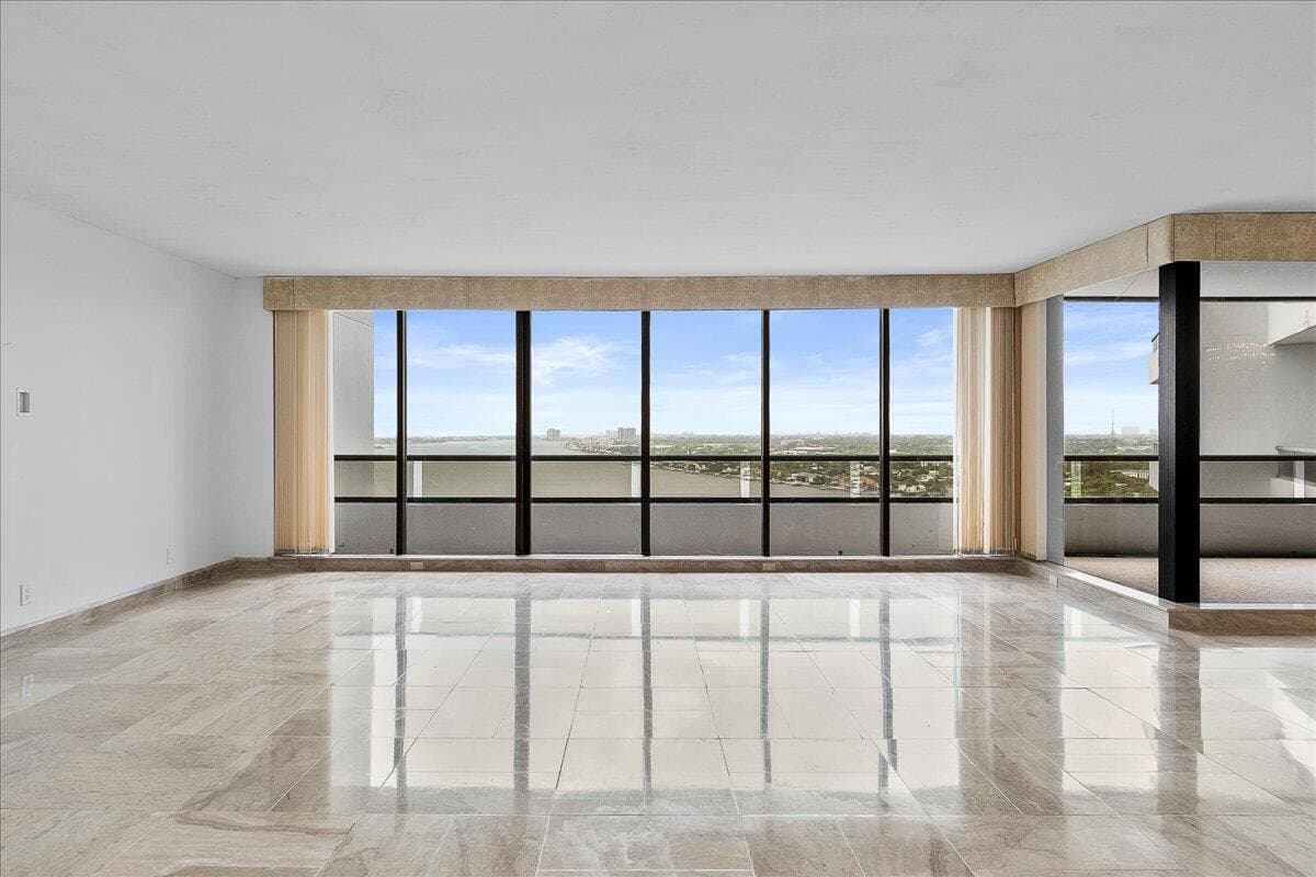 100 Lakeshore Drive #1955 3