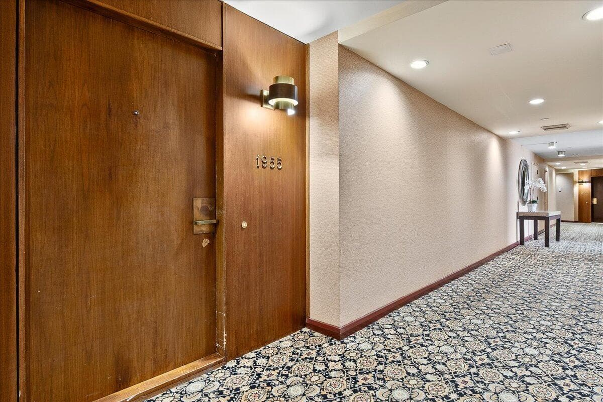 100 Lakeshore Drive #1955 4