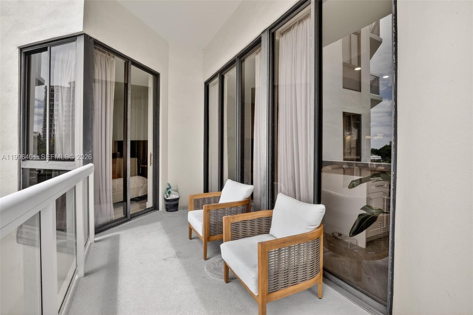 20185 E Country Club Dr 204 photo 2