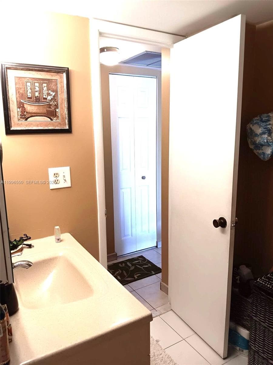3545 NE 166th St 306 photo 19