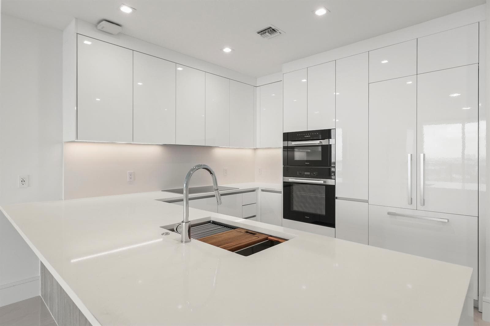 220 Lake Shore Drive #1121 5