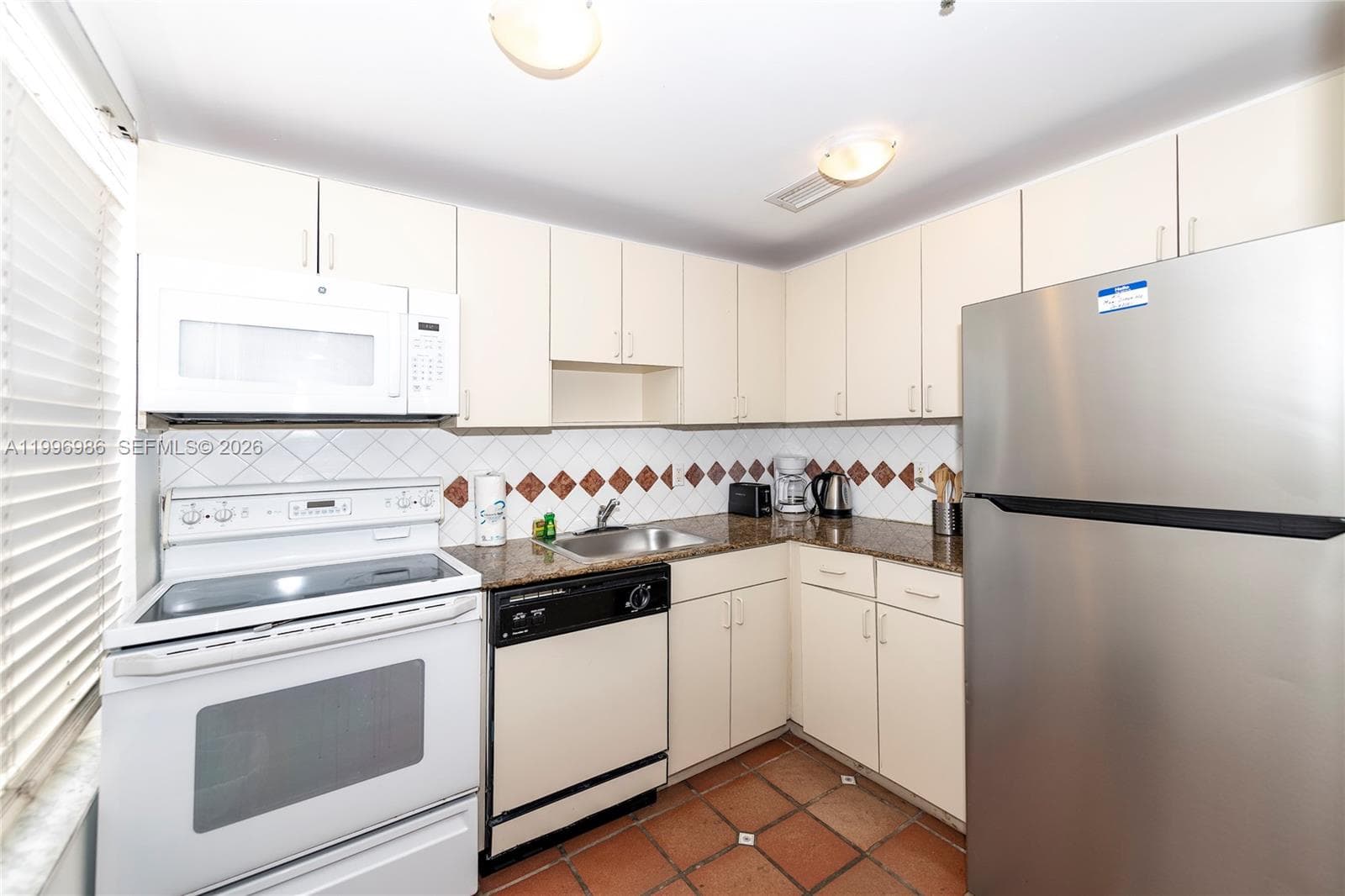 918 Ocean Dr 203 photo 7