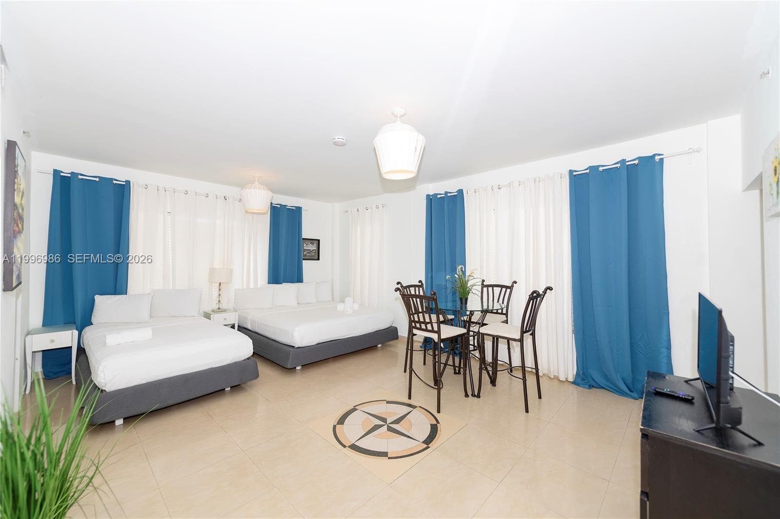 918 Ocean Dr 203 photo 3