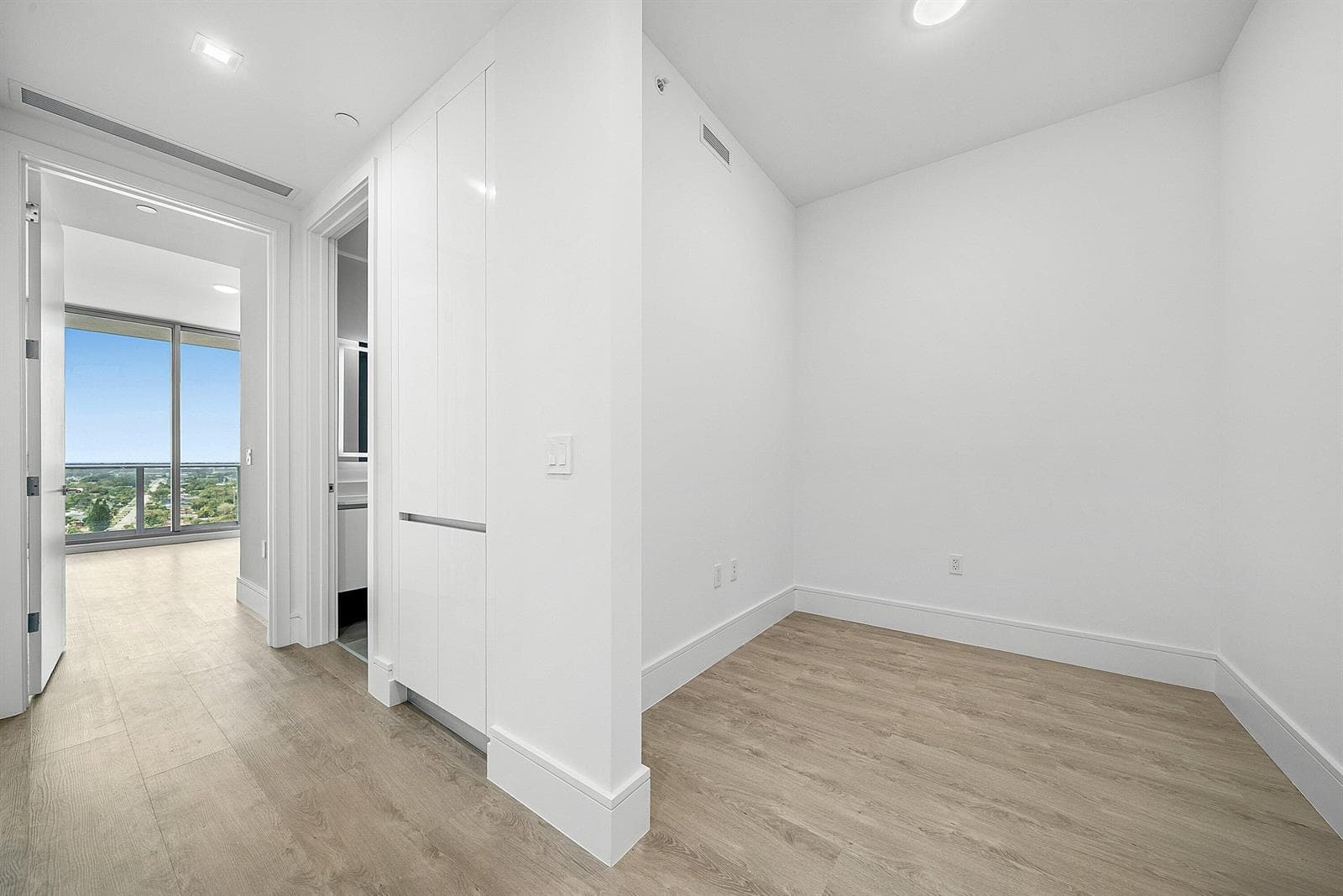 220 Lake Shore Drive 1508 photo 23
