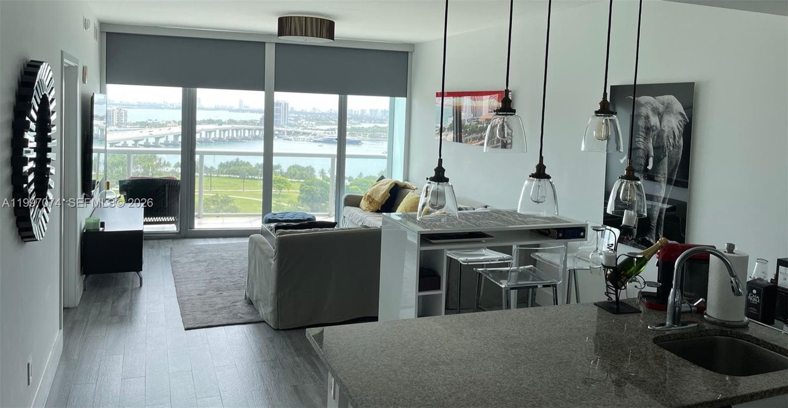 888 Biscayne Blvd 1810 photo 2