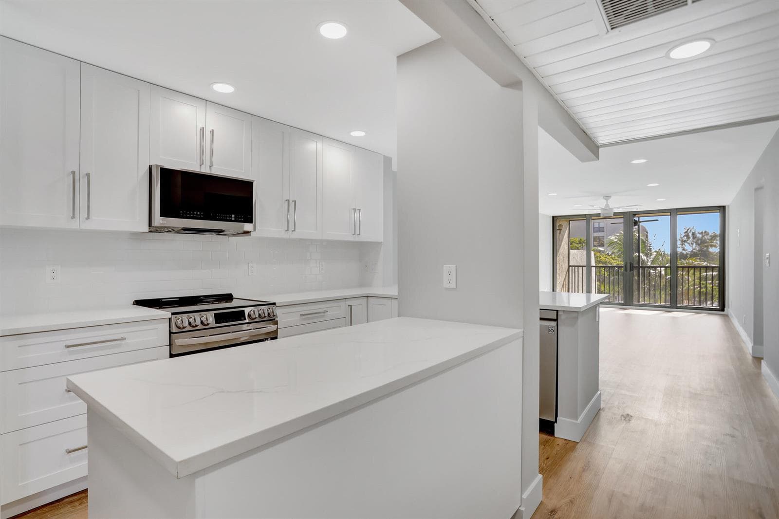 7 Royal Palm Way #404 2