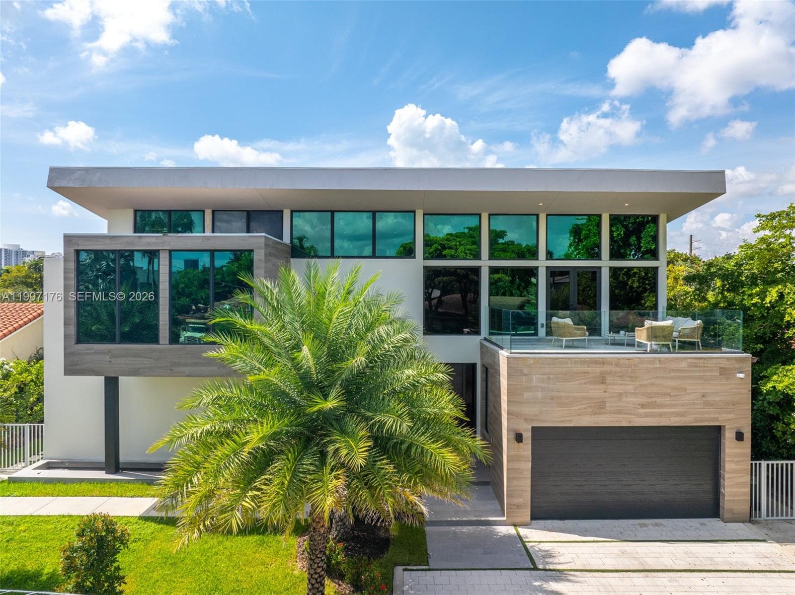 521 Holiday Dr 3