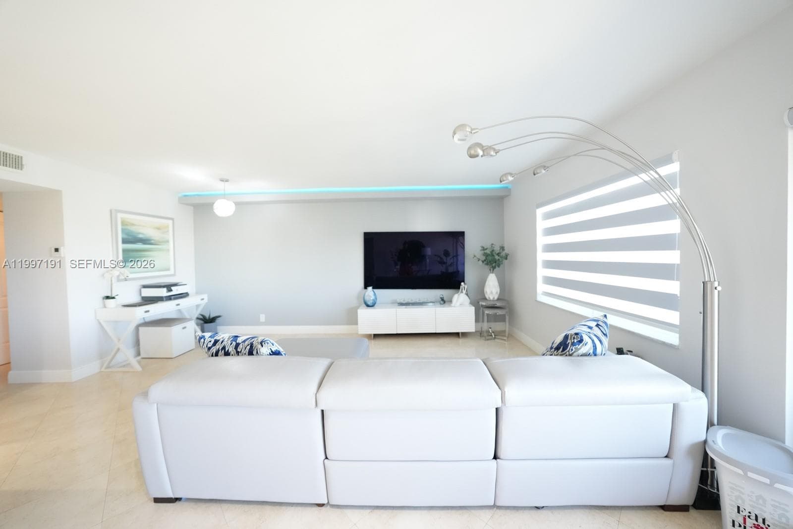 200 Diplomat Pkwy 827 photo 6