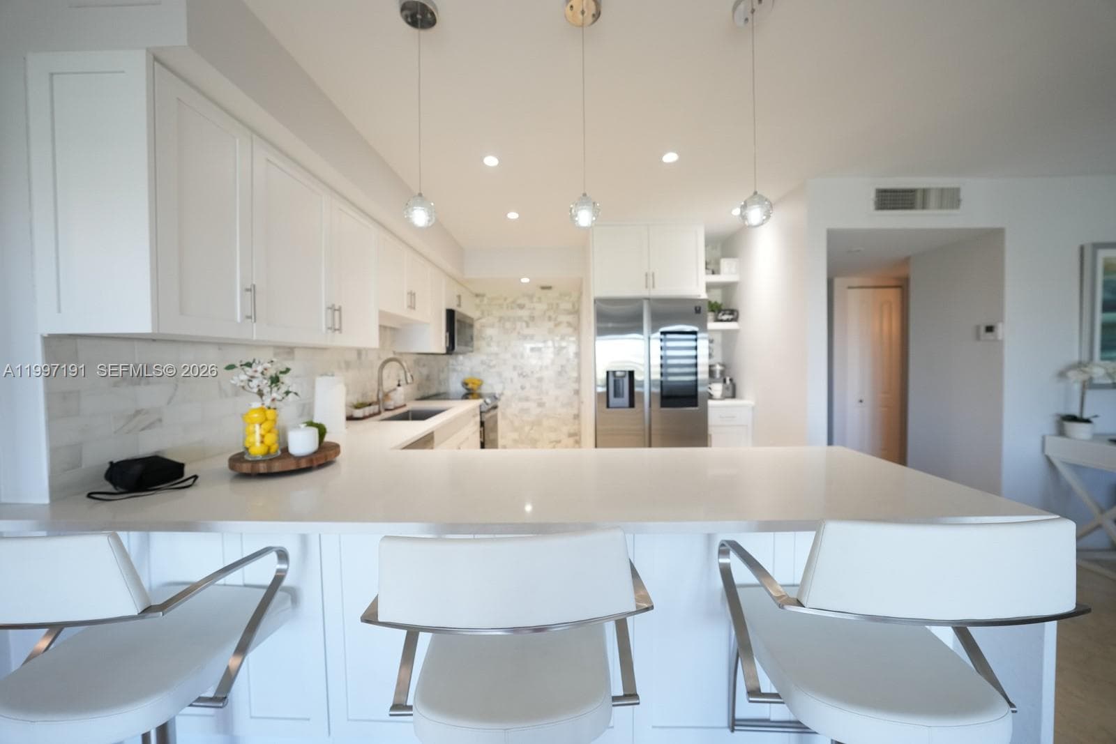 200 Diplomat Pkwy 827 photo 4