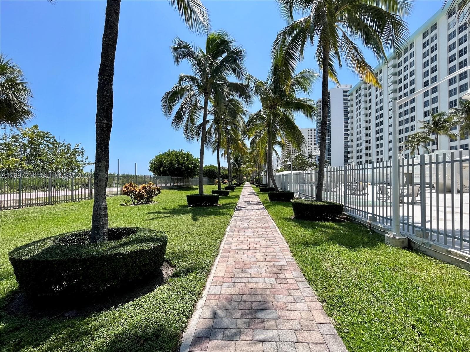 2899 Collins Ave 424 photo 18
