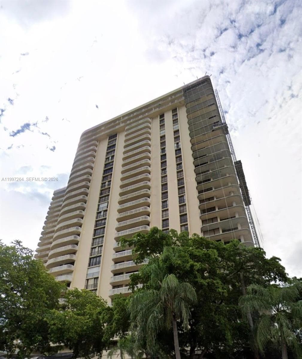 19355 Turnberry Way 16L photo 2